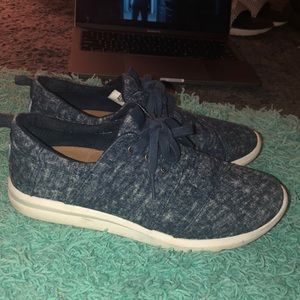 Blue toms shoes